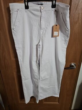 Womens VIP Honey Wide-Leg Cropped Denim Pants (Style PL-5227X).